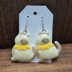 NWT Kawaii Siamese Cat Earrings Pierced Scallop Collar Cat Lady Dangle Drop